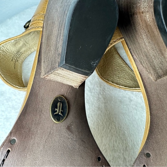 NWOB Frye Reina Heel Tan Leather With Back Zipper Closure - Picture 12 of 13